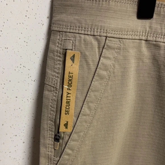 Weatherproof - NWT Men’s Utility Cargo Shorts - Khaki (size 38) - Picture 4 of 8